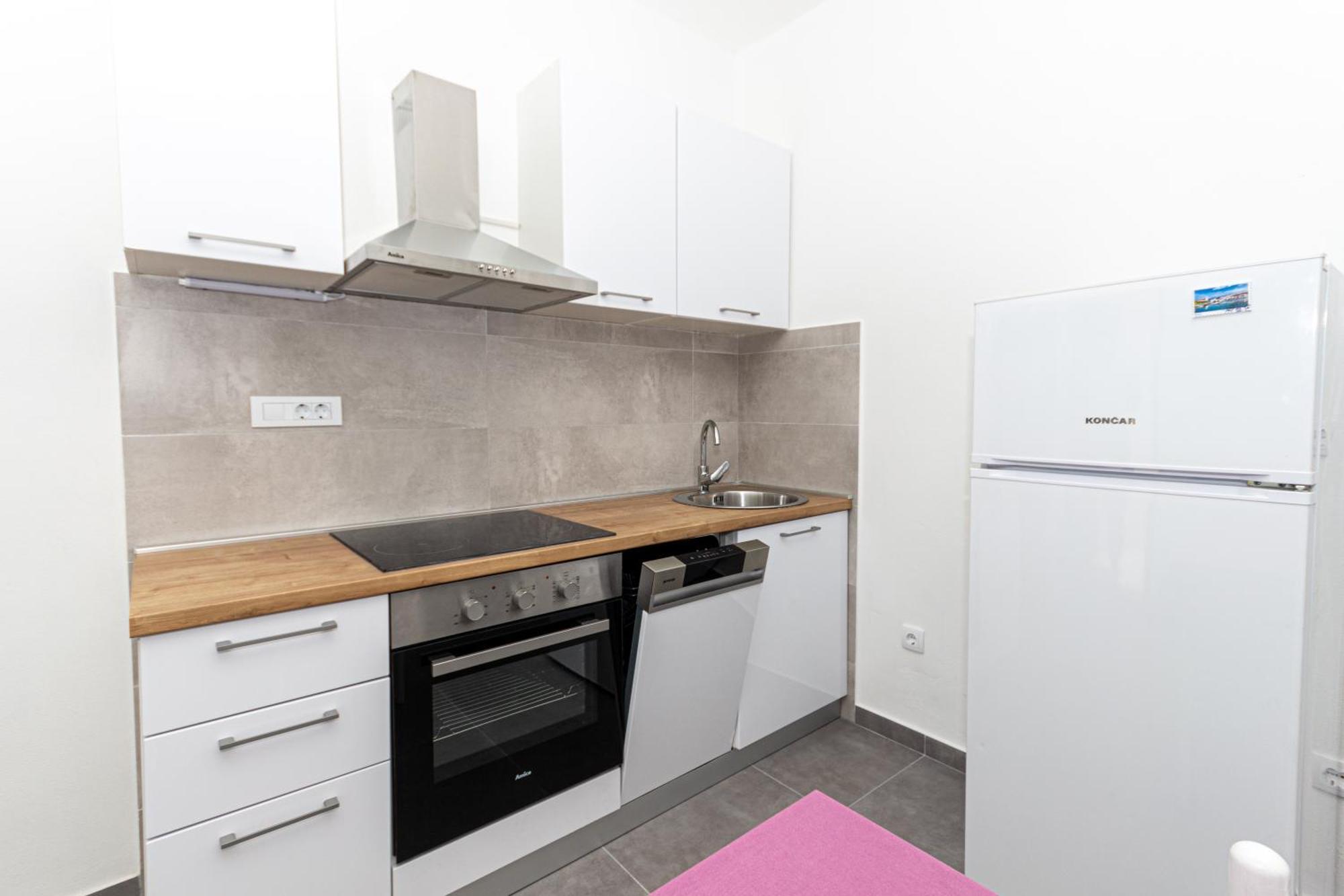 Apartma Luka Pag Town