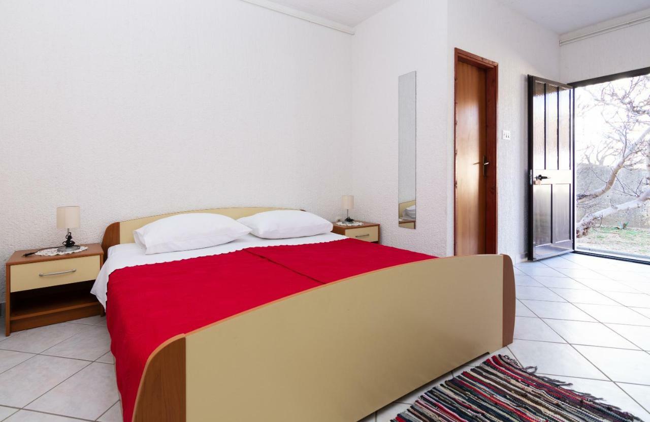 Apartma Luka Pag Town